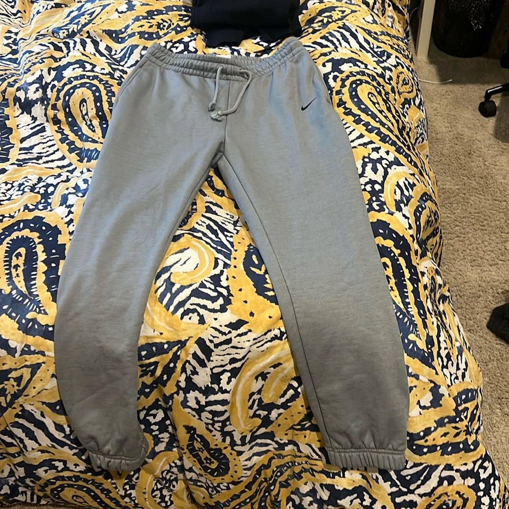 Nike Therma joggers